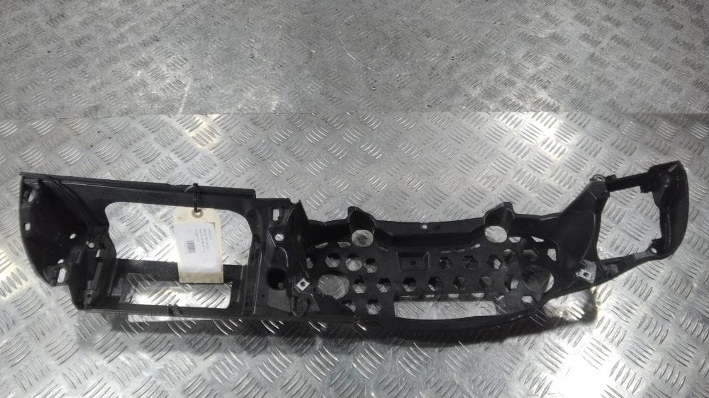Кронштейн салона к Audi A4 B8/8K (07-11)