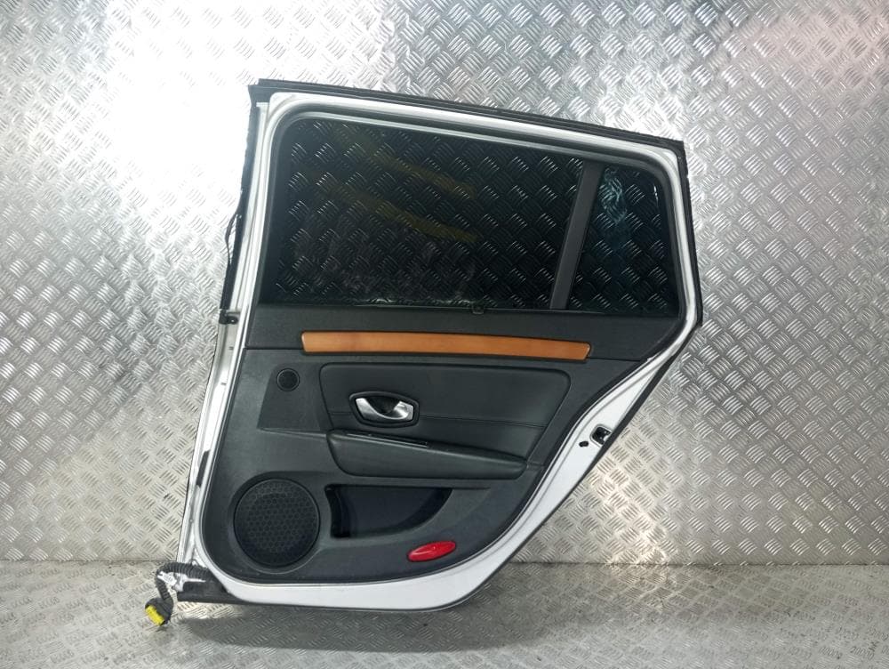 Дверь задняя правая к Renault Laguna 3 (07-11)
