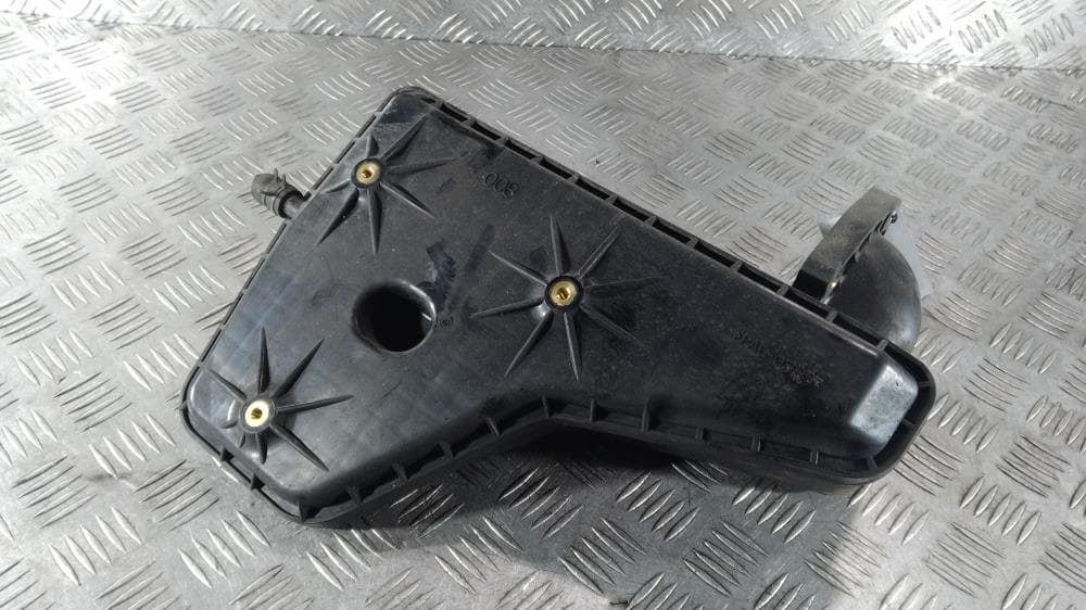 Резонатор воздушного фильтра к Mitsubishi Space Wagon 3 (99-04)