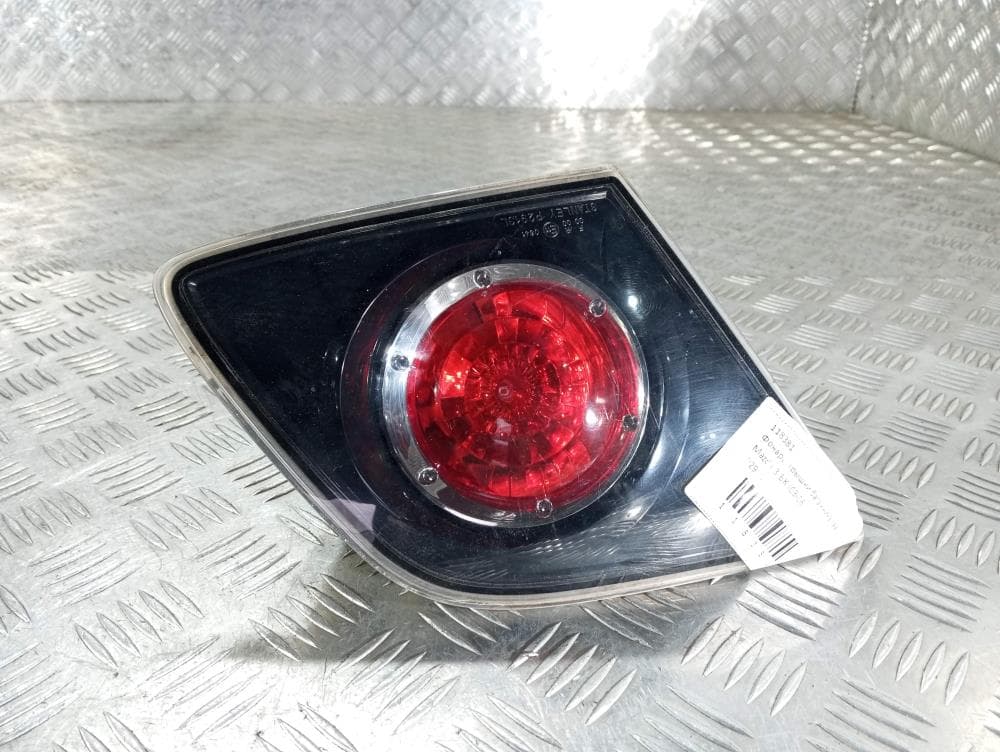 Фонарь крышки багажника левый к Mazda 3 BK (03-06)