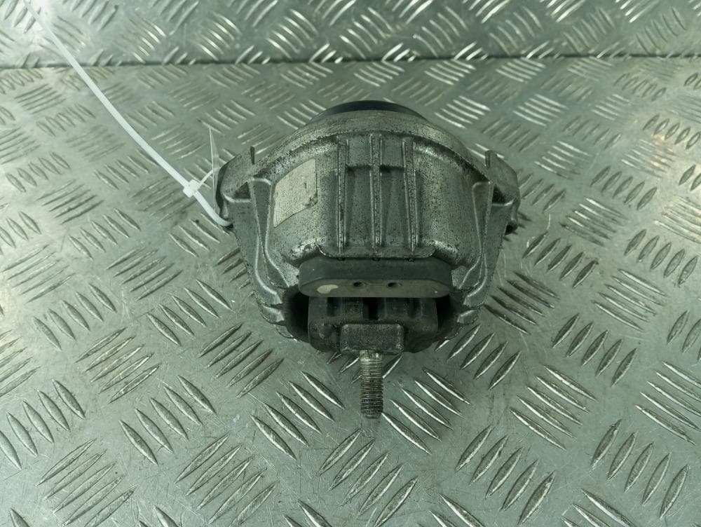 Подушка крепления двигателя к BMW 1 E81/E82/E87/E88 (04-07)