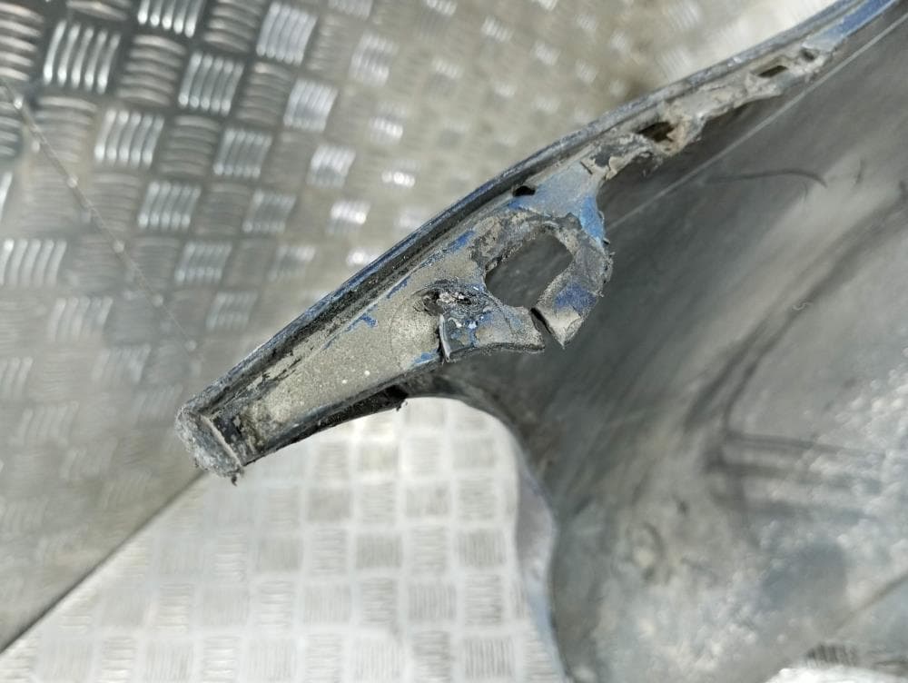 Бампер задний к Mazda 3 BK (03-06)