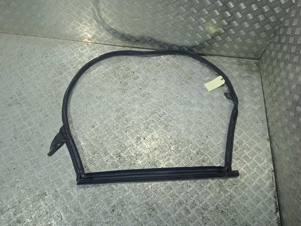 Уплотнитель к Tesla Model 3 (17-21)