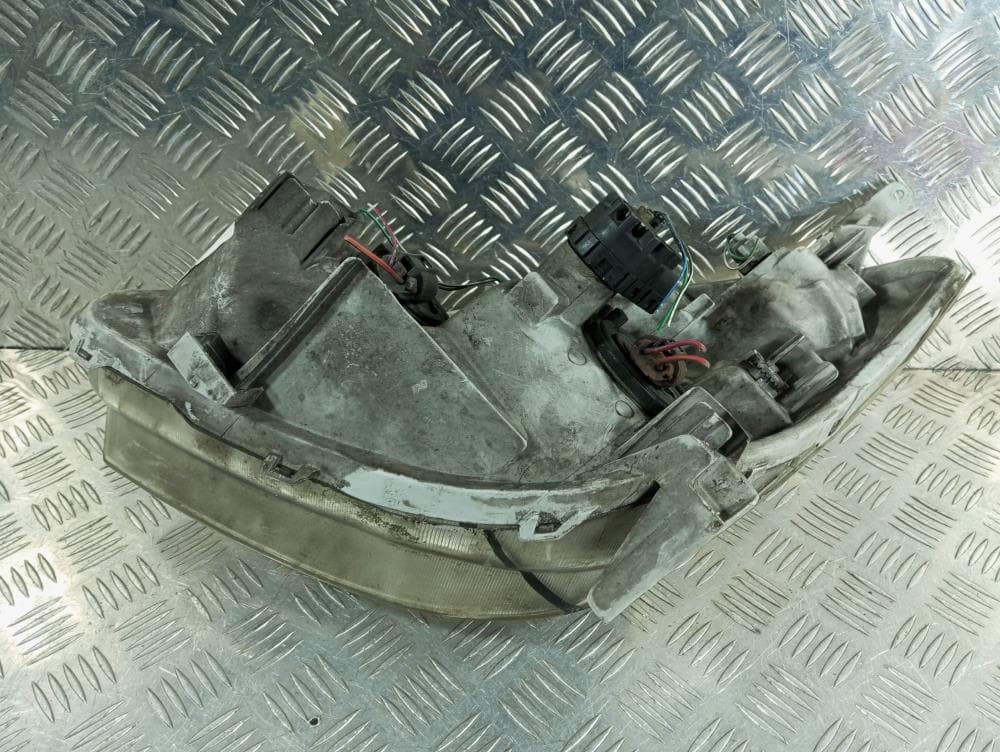 Фара правая к Toyota Corolla Verso 2 (01-06)