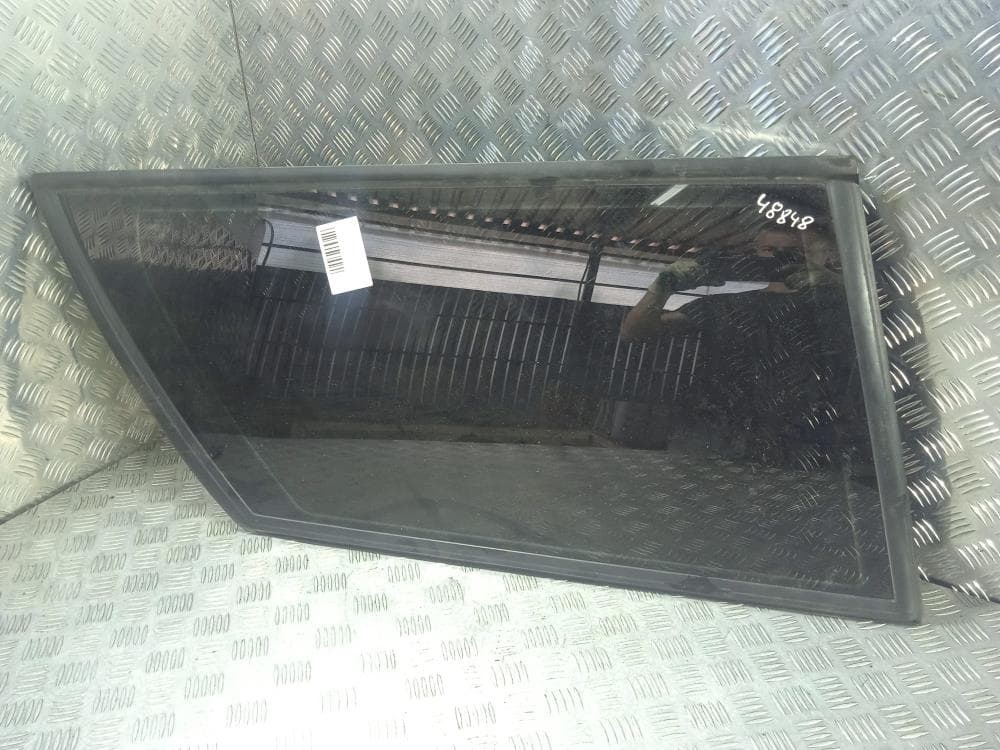 Стекло кузовное боковое левое к Volkswagen Passat B3 (88-93)