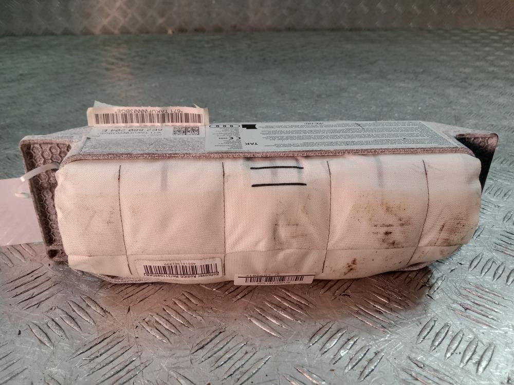 Подушка безопасности пассажира к Audi A4 B7 (04-09)