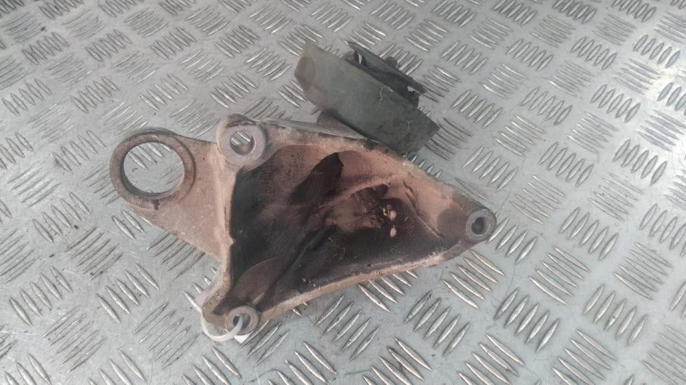 Кронштейн КПП к Audi A4 B5 (94-99)