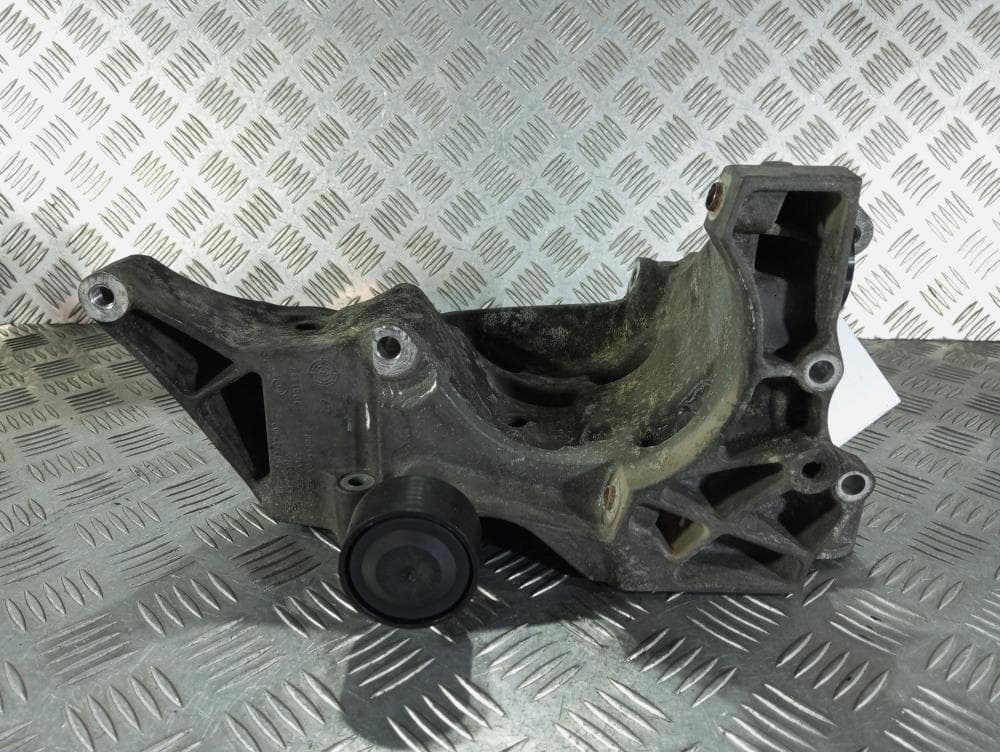 Кронштейн генератора к BMW 1 E81/E82/E87/E88 (04-07)