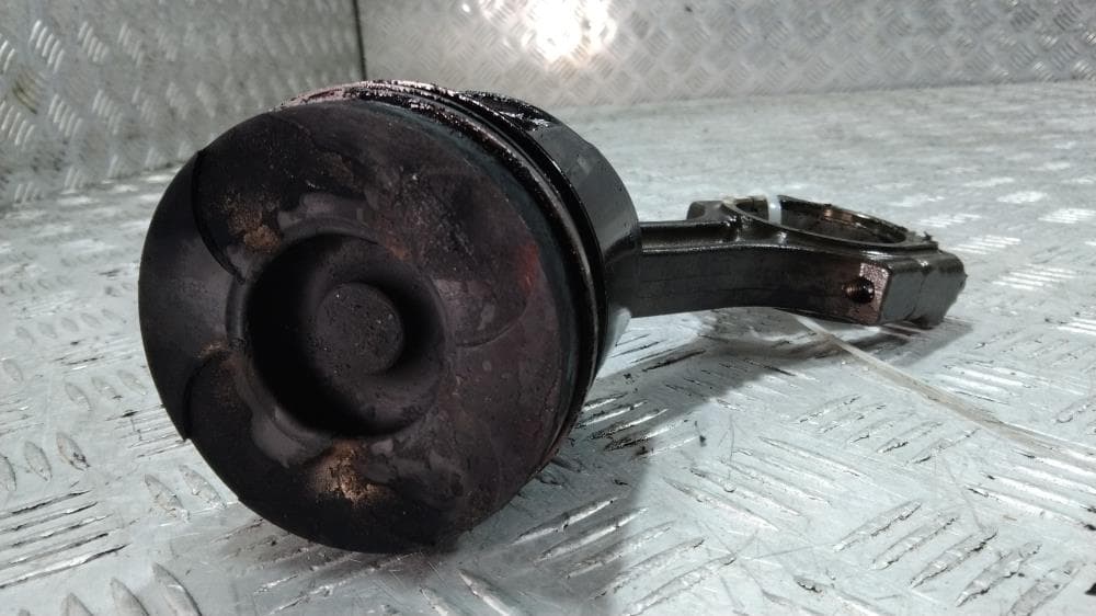 Поршень к Renault Laguna 2 (01-05)