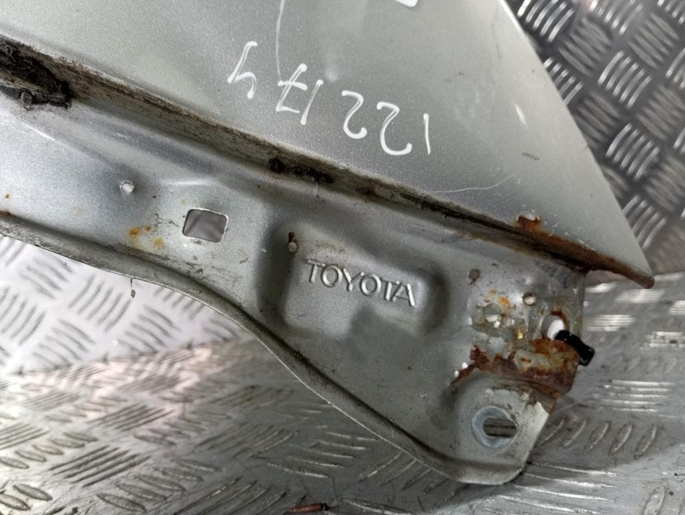 Крыло переднее правое к Toyota Corolla Verso 2 (01-06)