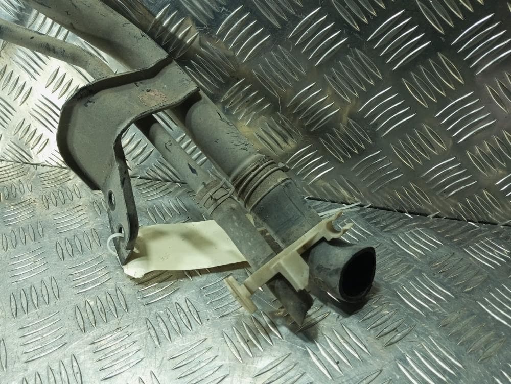 Горловина топливного бака к Nissan  Almera Tino (00-06)