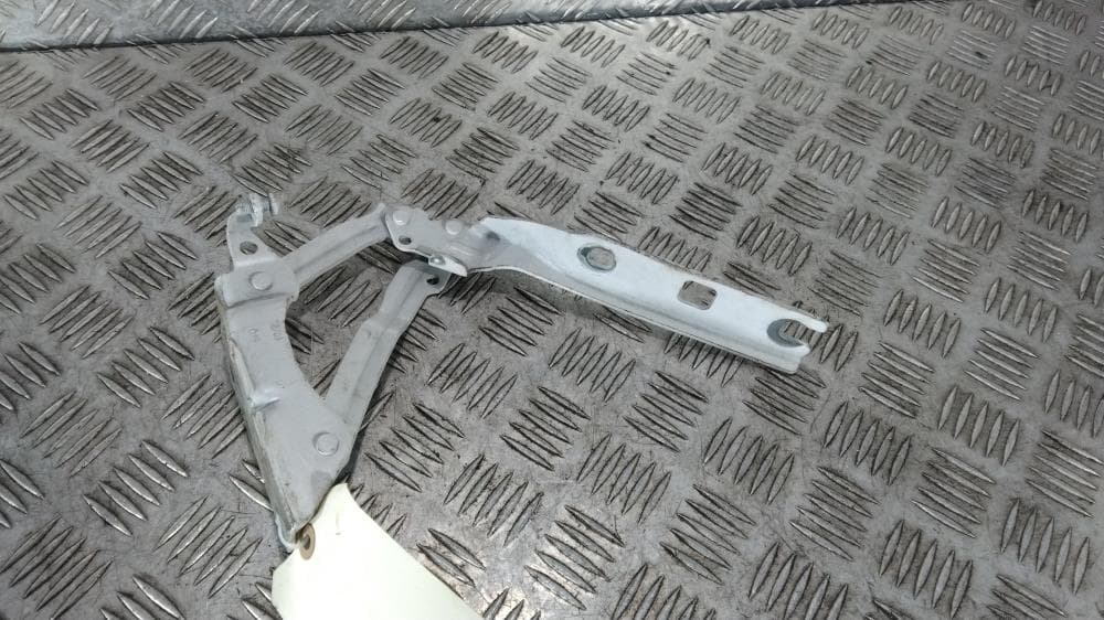 Петля капота левая к Volkswagen Golf 5 (03-09)
