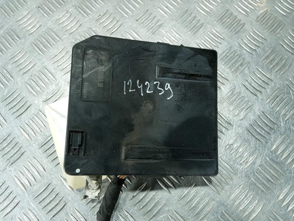 Блок комфорта к Renault Scenic 2 Рестайлинг (06-09)