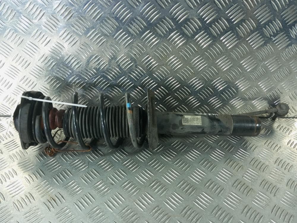Стойка передняя правая к Volkswagen Golf 6 (08-15)