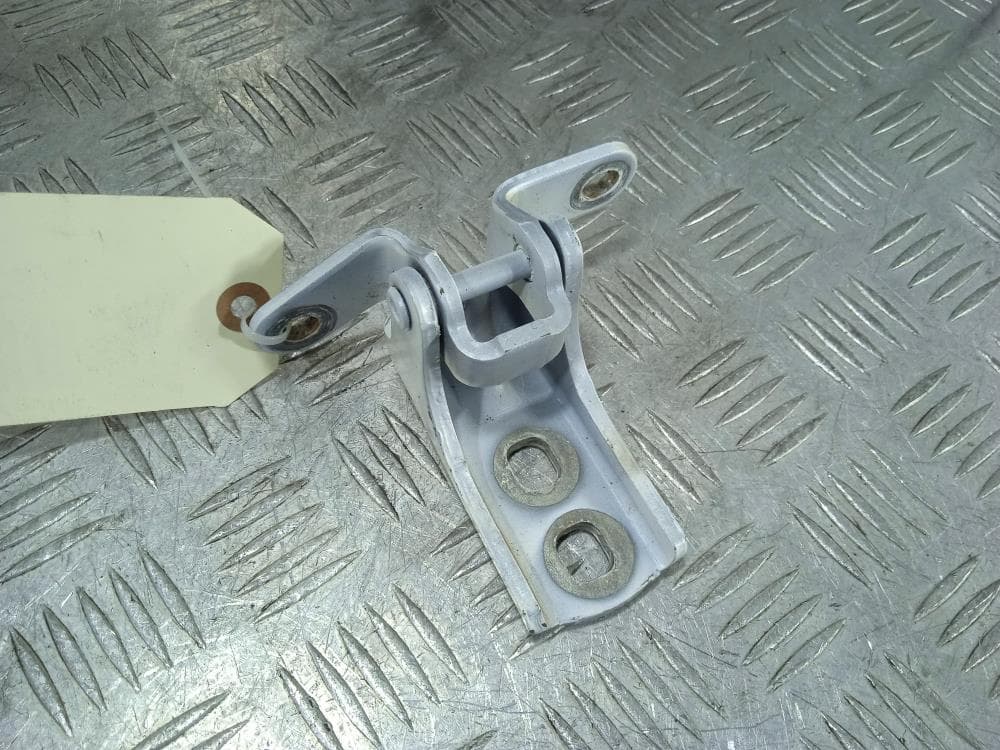 Петля двери передней правой к Chevrolet Volt 1 (10-15)