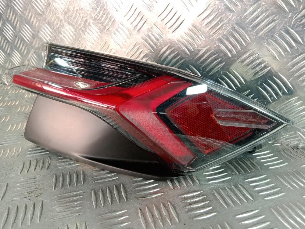 Фонарь задний правый к Lamborghini Urus (18-24)