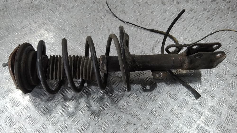 Стойка передняя правая к Toyota Voxy R60 (01-07)