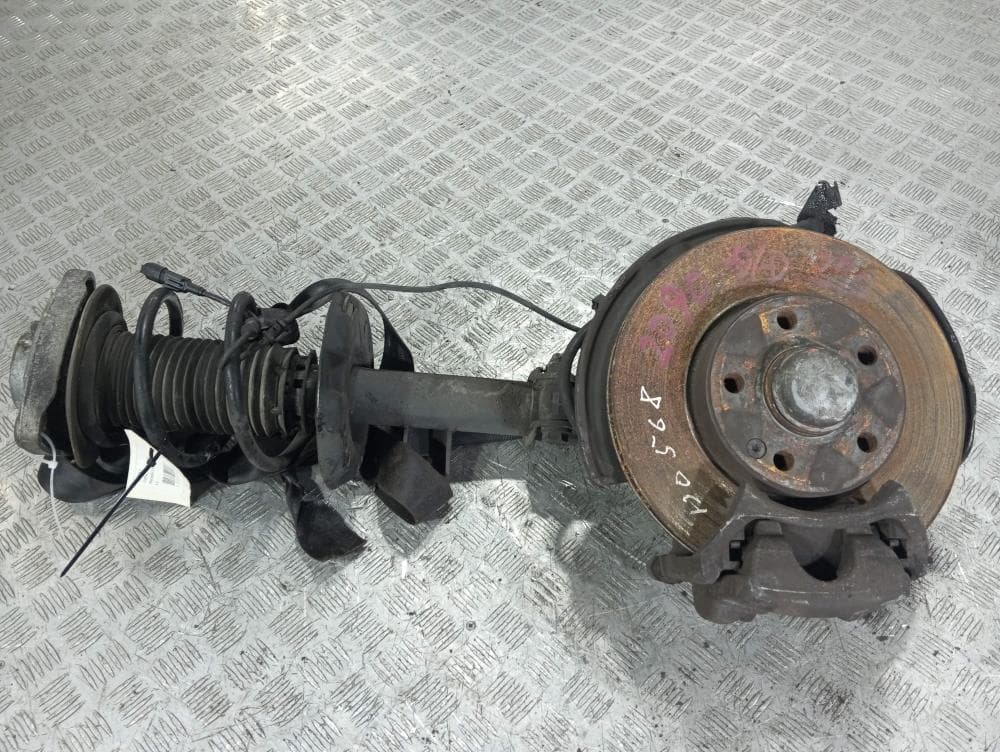 Стойка передняя левая к Mercedes B W246 (11-14)