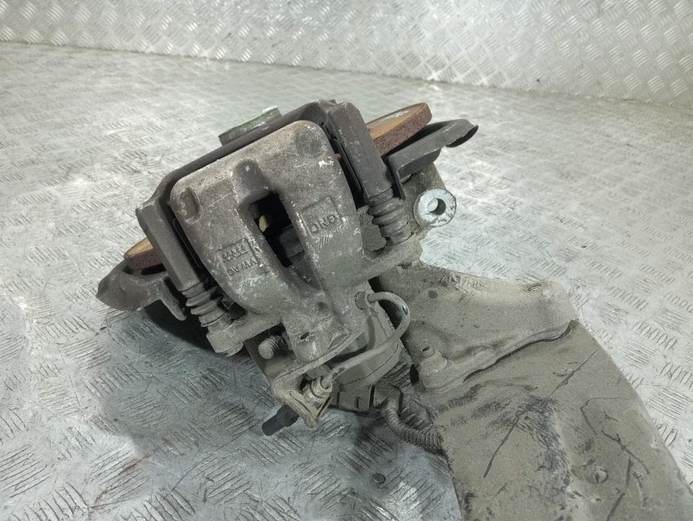 Кулак задний левый к Volkswagen Passat B6 (05-10)