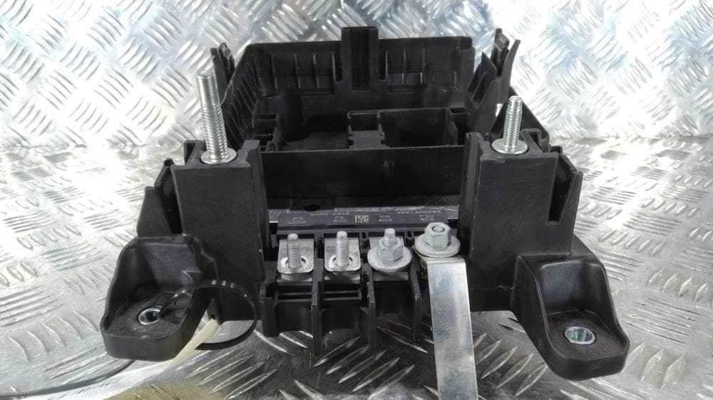 Короб предохранителей к Jeep Grand Cherokee WL (21-24)