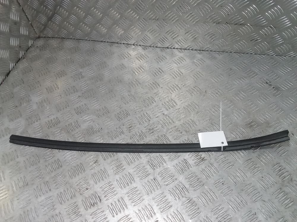 Уплотнитель к Tesla Model X (15-21)