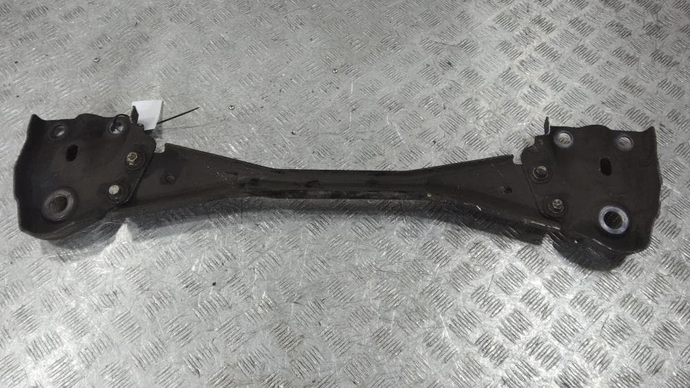 Балка под радиатор к Volvo V70 3 (07-13)