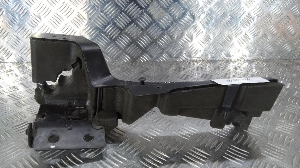 Отбойник капота (демпфер) к Jeep Grand Cherokee WL (21-24)