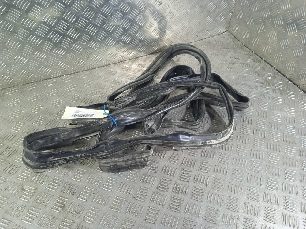 Уплотнитель к Tesla Model X (15-21)