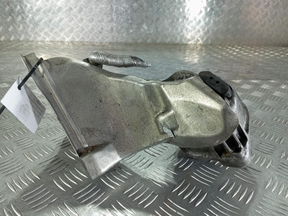 Кронштейн двигателя к BMW 3 E90/E91/E92/E93 (05-10)