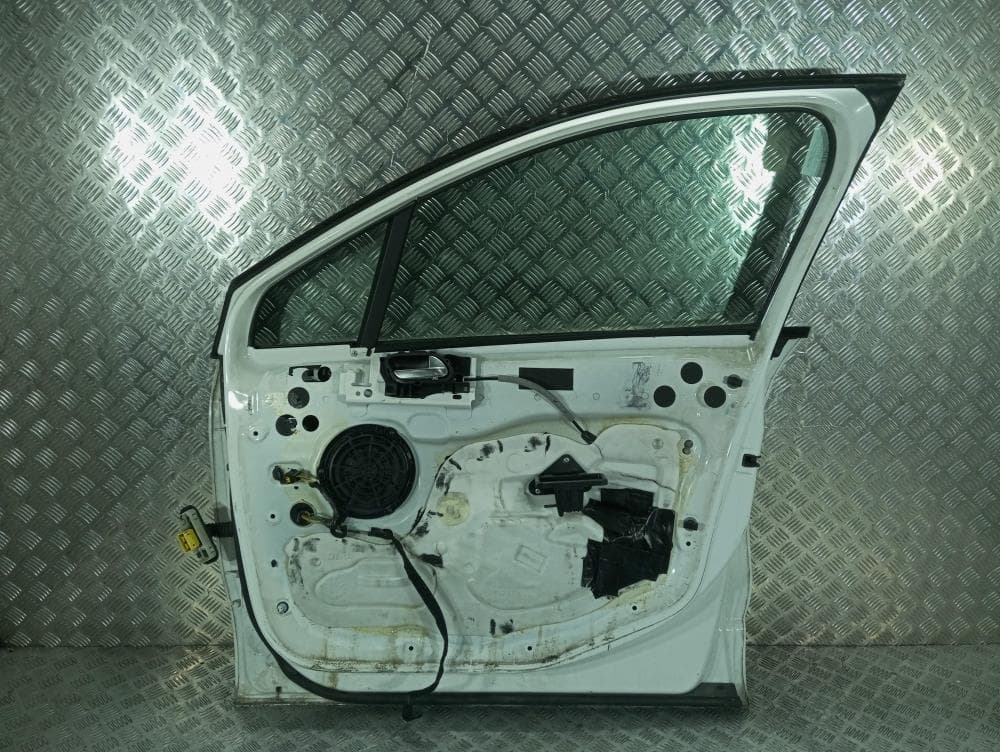 Дверь передняя правая к Citroen C4 2 (10-16)