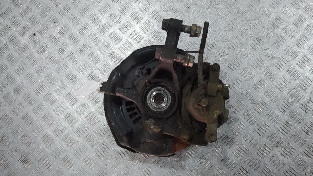 Кулак поворотный левый к Toyota Voxy R70 (07-10)