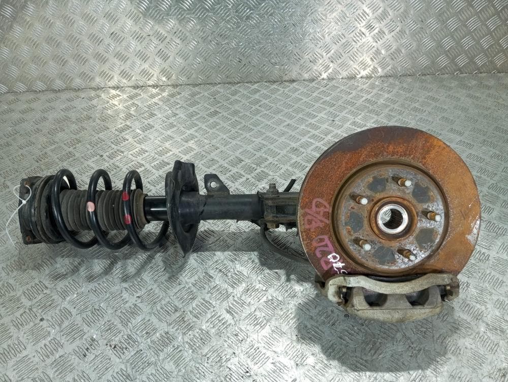 Стойка передняя левая к Nissan  Serena C25 (05-12)