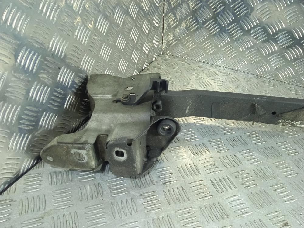 Передняя панель крепления облицовки (телевизор) к Renault Laguna 2 (01-05)