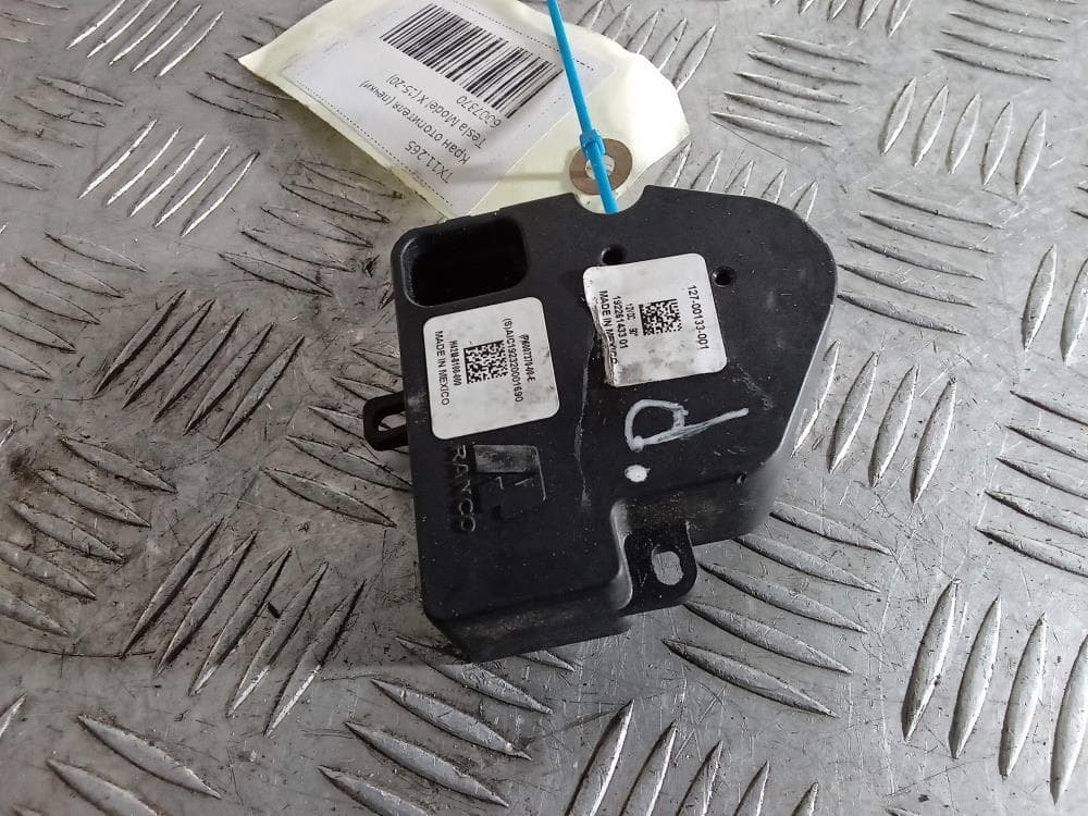Кран отопителя (печки) к Tesla Model X (15-21)