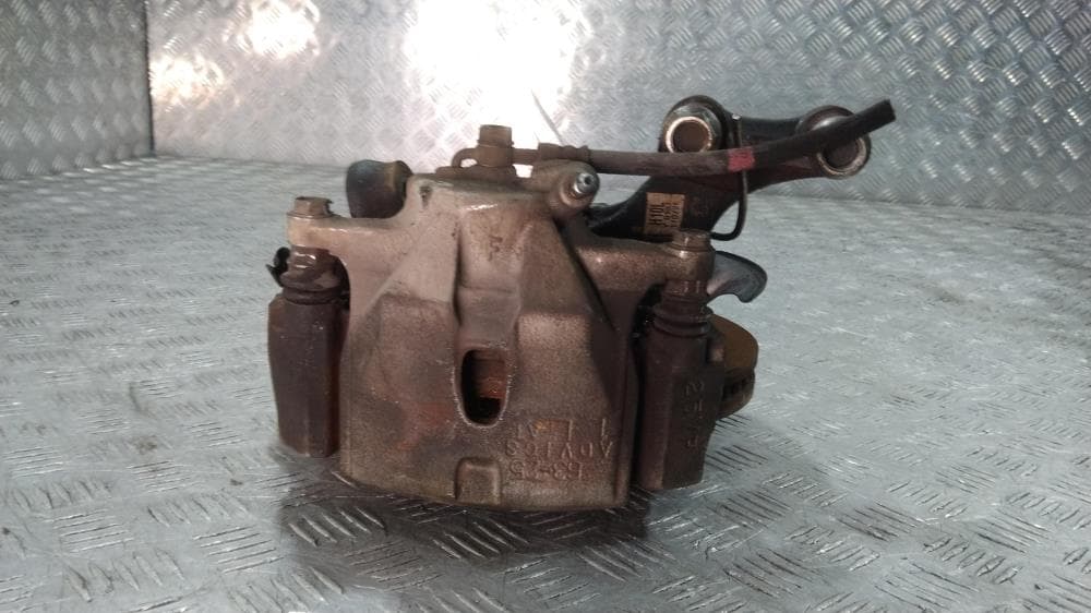 Кулак поворотный левый к Toyota Voxy R70 (07-10)