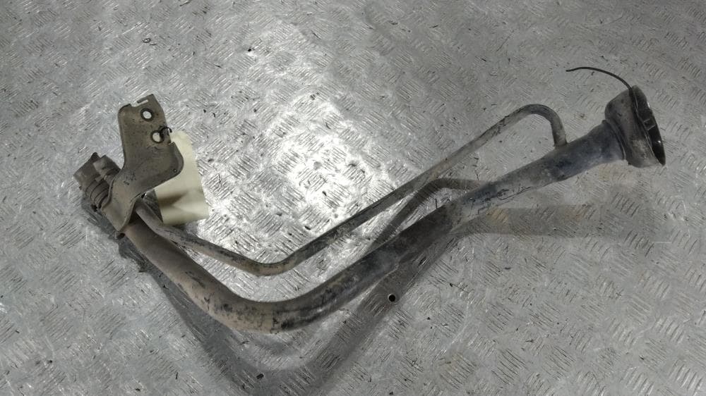 Горловина топливного бака к Nissan  Almera Tino (00-06)