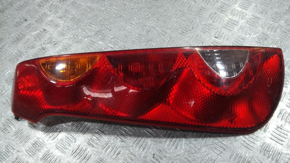 Фонарь задний левый к Nissan  Note E11 (05-09)