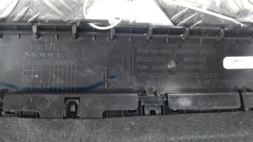 Дефлектор обдува салона к Tesla Model 3 (17-21)