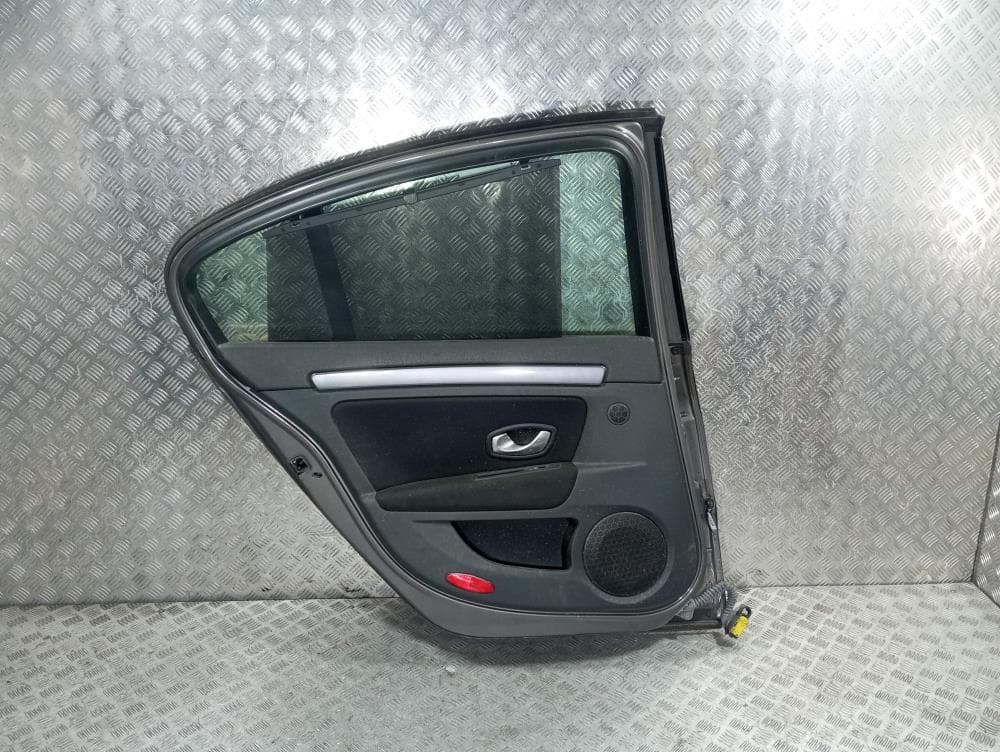 Дверь задняя левая к Renault Laguna 3 (07-11)