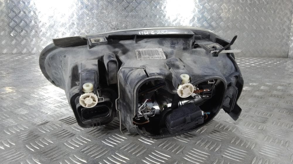 Фара правая к Volkswagen Golf 4 (97-06)