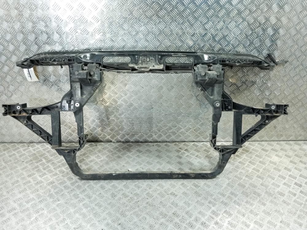 Передняя панель крепления облицовки (телевизор) к BMW X3 E83 (03-06)