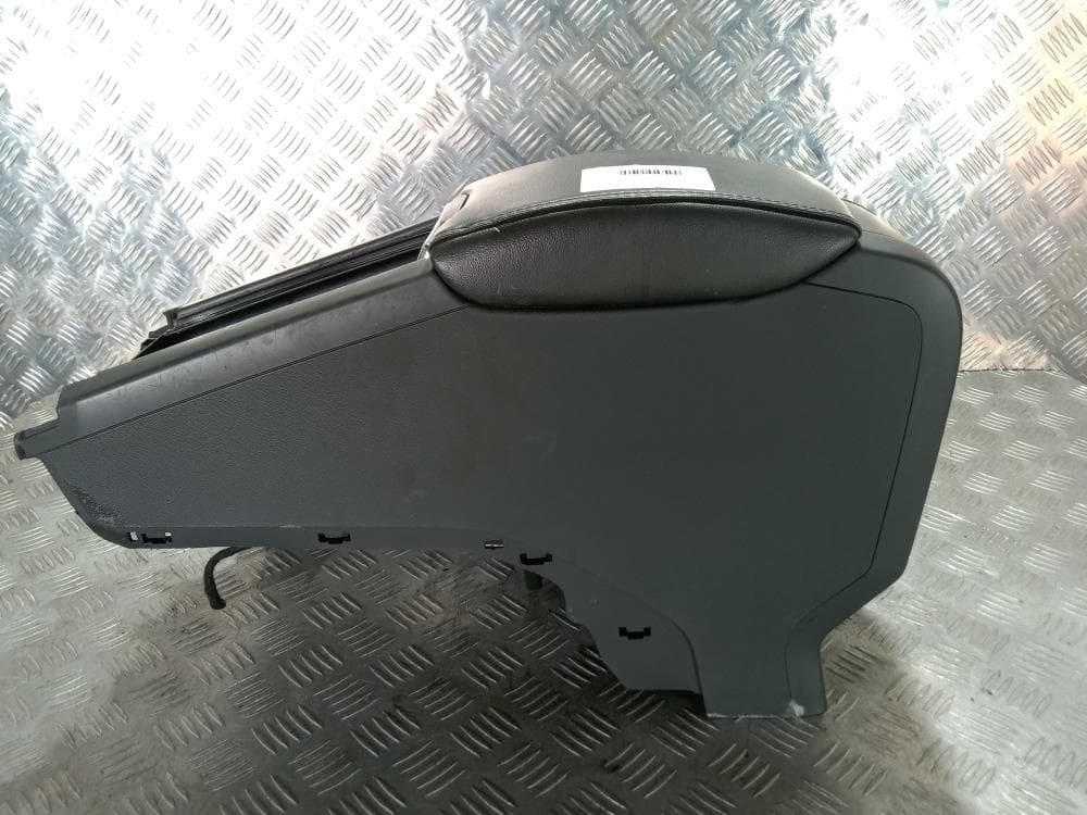Подлокотник к Volvo V60 1 (10-13)