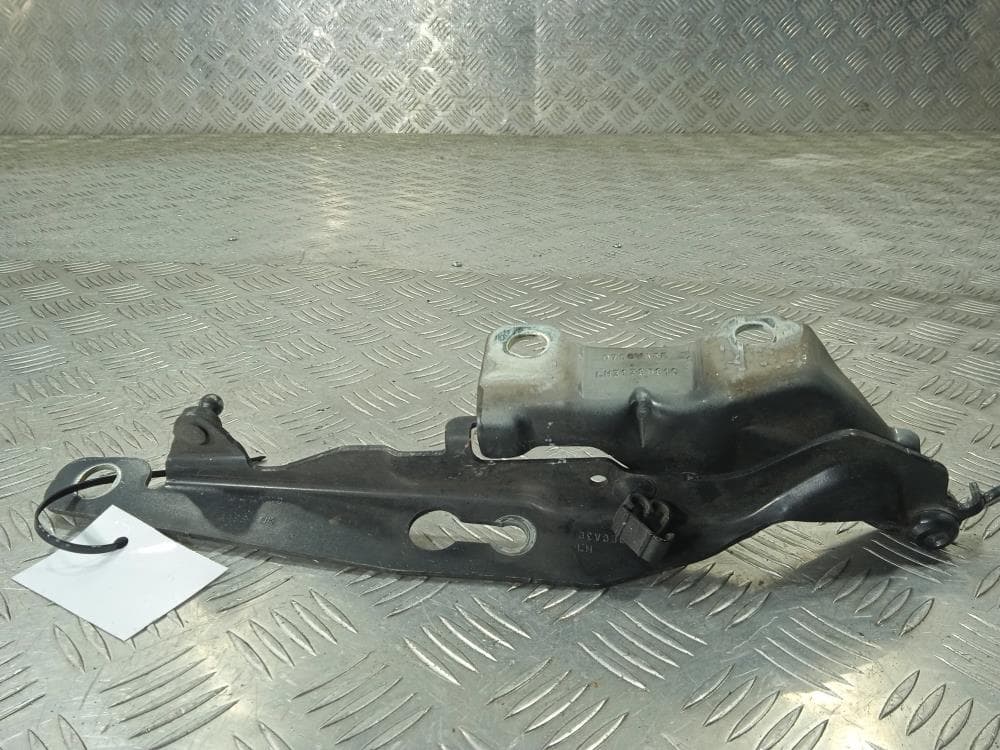 Петля капота левая к Volvo V70 3 (07-13)