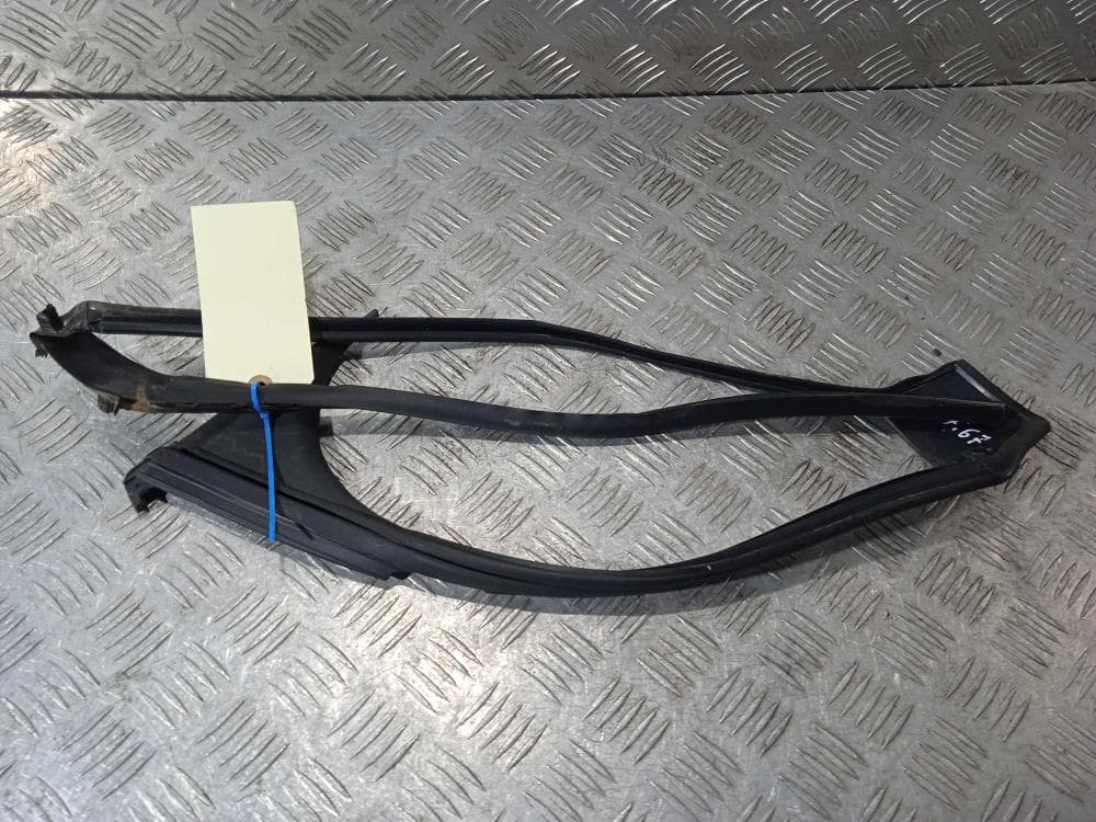 Уплотнитель к Tesla Model X (15-21)