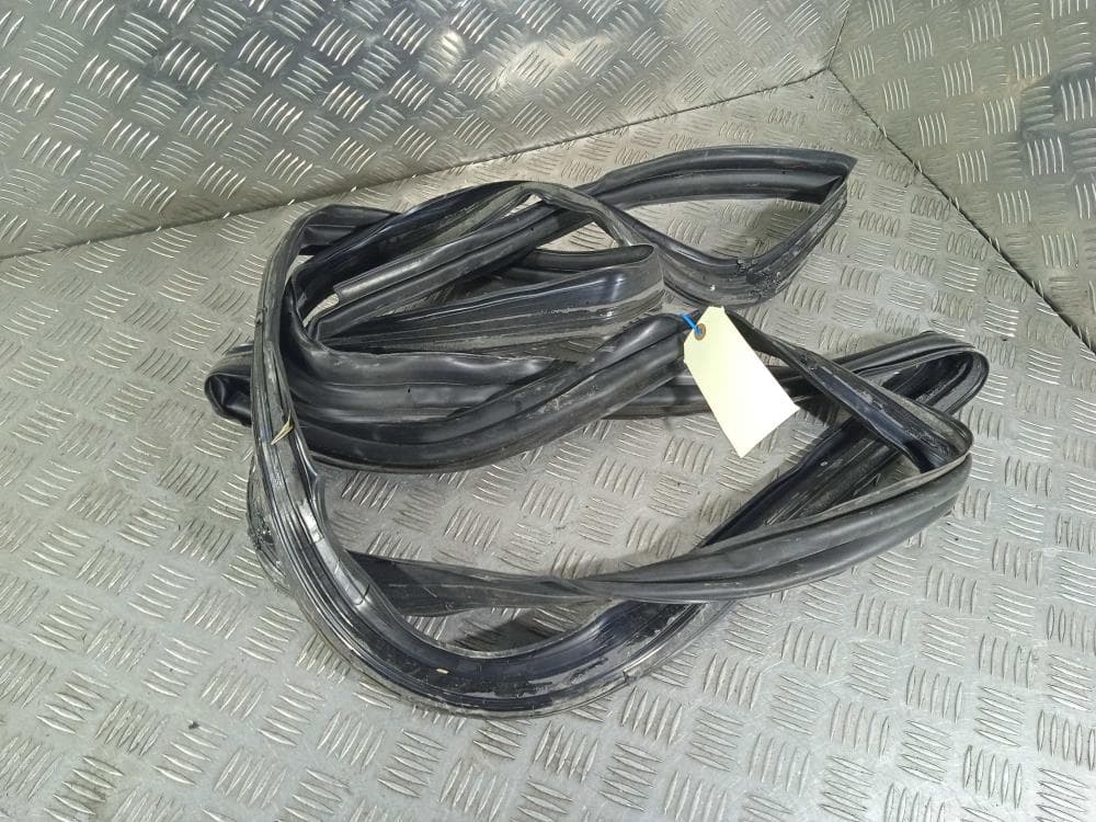 Уплотнитель к Tesla Model X (15-21)
