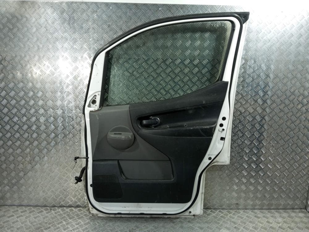 Дверь передняя правая к Nissan  NV200 (09-24)