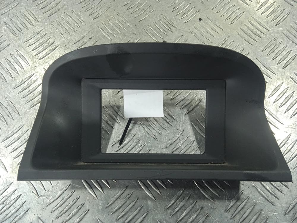 Накладка декоративная на торпедо к Volvo V70 3 (07-13)