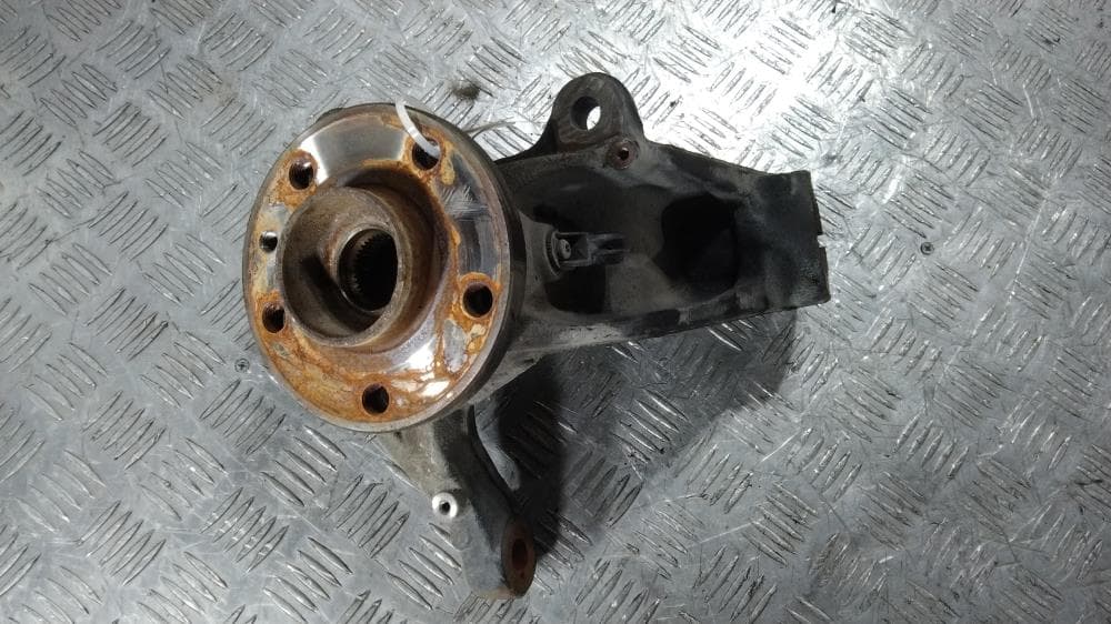 Кулак поворотный левый к Volvo V60 1 (10-13)