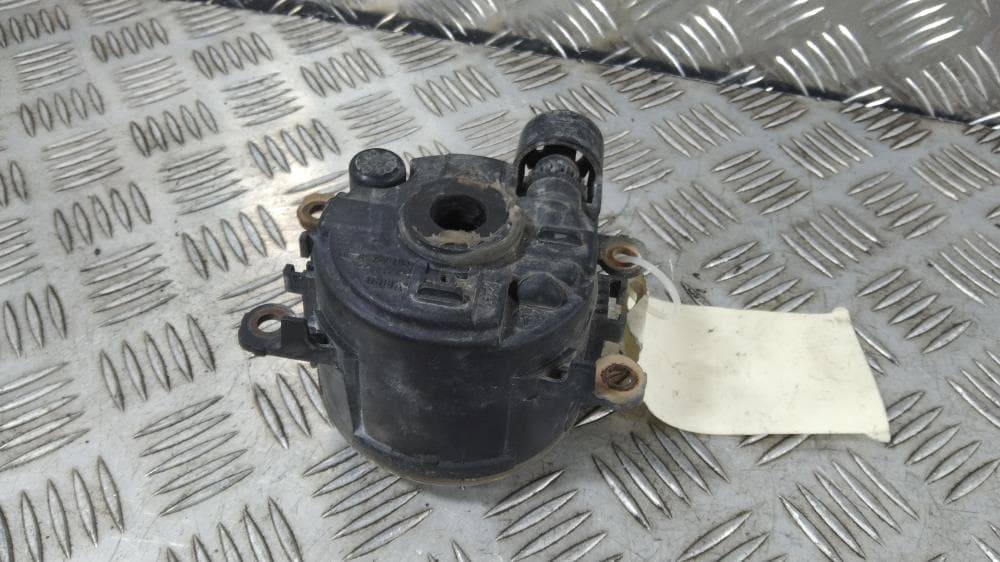 Фара противотуманная правая к Toyota Avensis 3 (09-11)