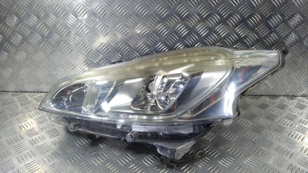 Фара левая к Peugeot 208 1 (12-15)